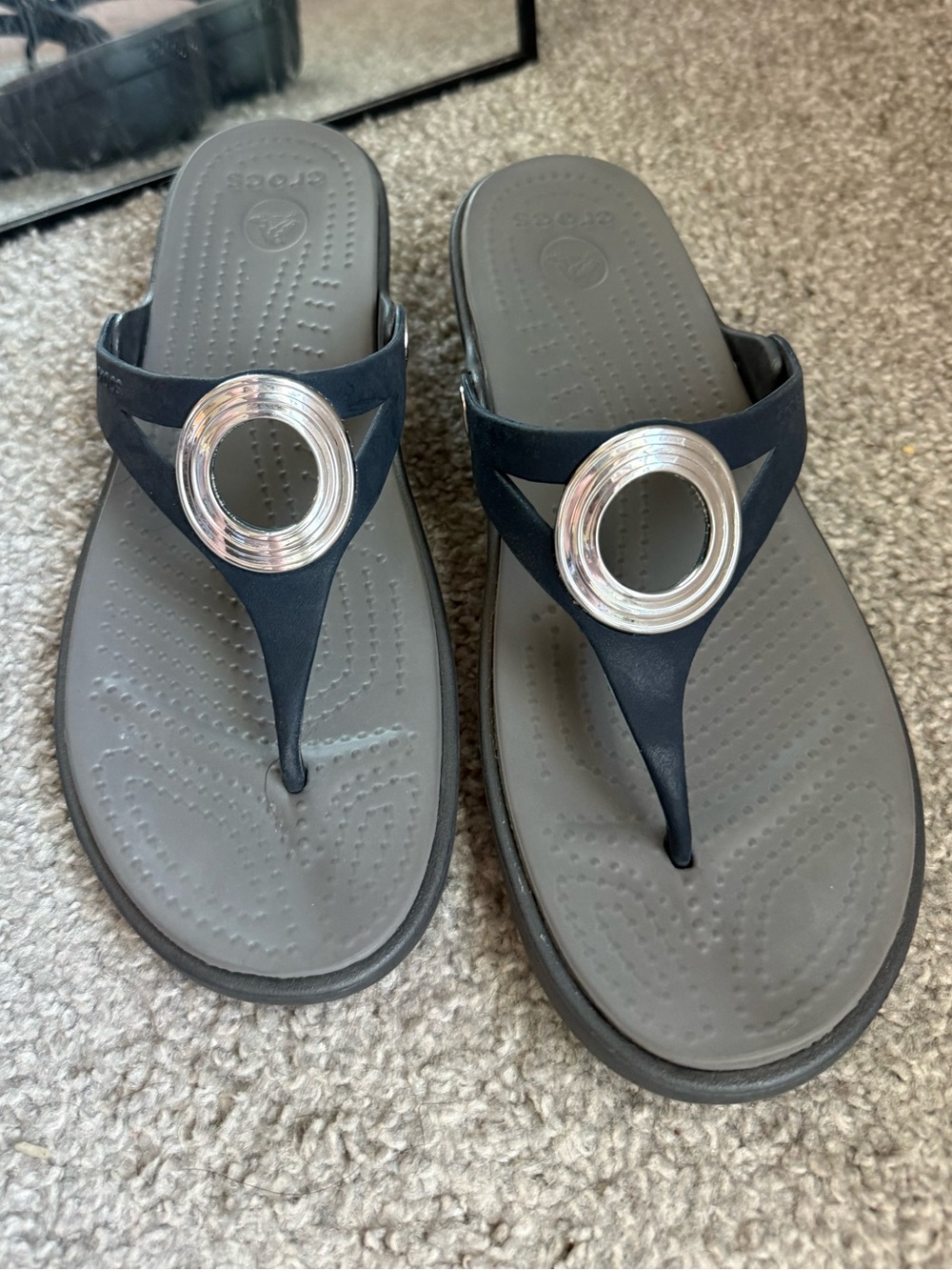 Crocs Sanrah Flip Flops  Women's Size 9